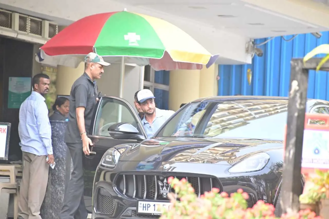 Aayush Sharma was spotted visiting his father-in-law, Salim Khan at Lilavati Hospital on Tuesday morning.